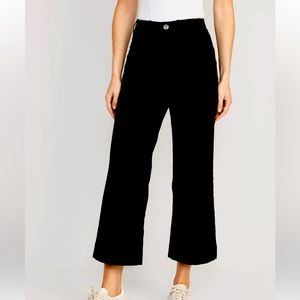 Old Navy cropped wide-leg chinos. Size 16.